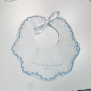 Bavetta ricamata a mano