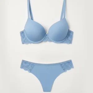 Completo intimo: reggiseno con ferretto e perizoma blu