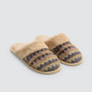 Pantofole in pelliccia con stampa etnica