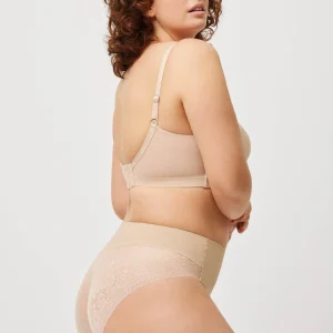 Mutandine riducenti in pizzo color carne