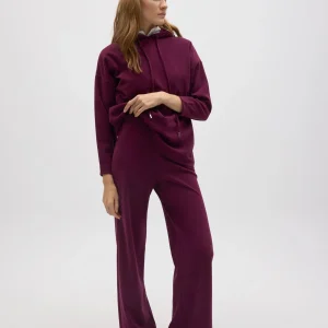 Pantaloni dritti con texture bordeaux