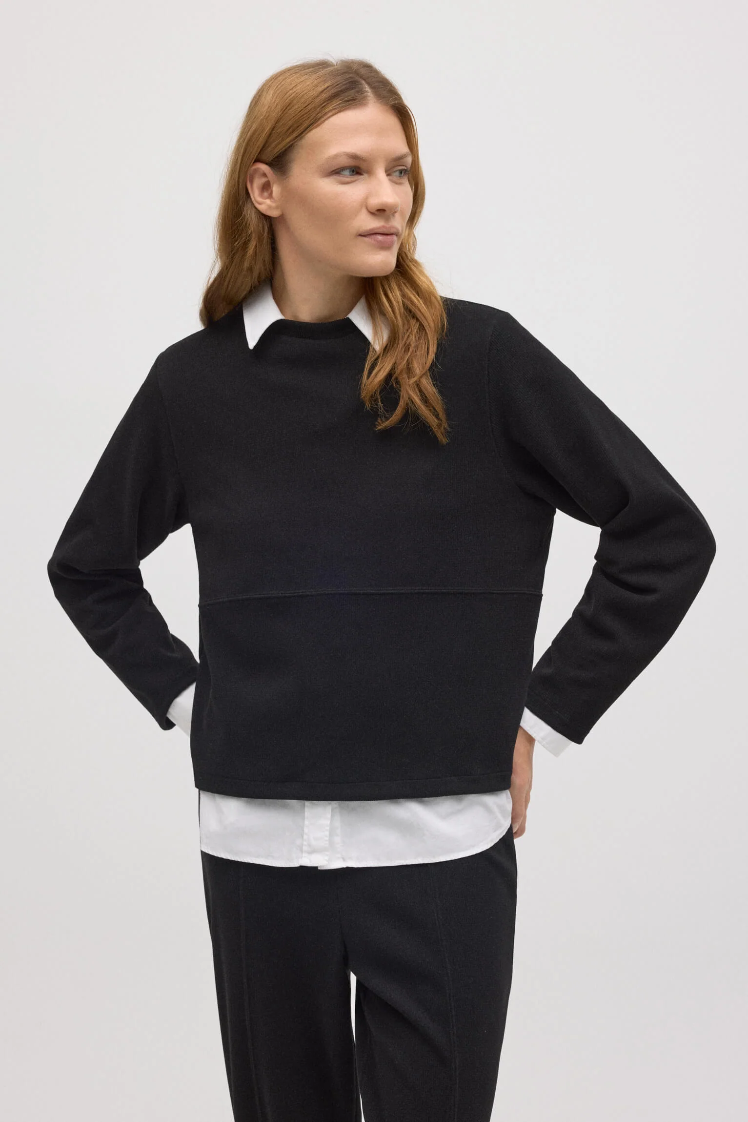 Maglione girocollo effetto velluto a coste nero - immagine 2
