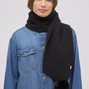 Sciarpa nera con pompon