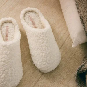 Pantofole di pelle di pecora bianca